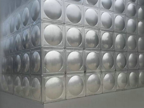 济南建筑工地的消防水箱供水系统的供水控制设备有哪些？